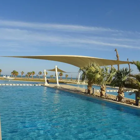 Mangroovy - 2Br Marvelous Pool View Apartment