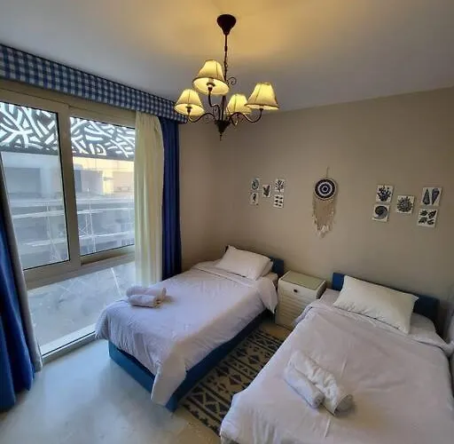 Mangroovy - 2br Marvelous Pool View Daire