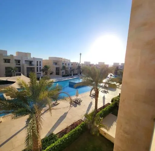 Mangroovy - 2br Marvelous Pool View Daire *
