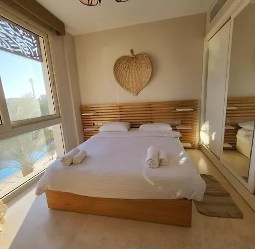 Daire Mangroovy - 2br Marvelous Pool View Hurgada