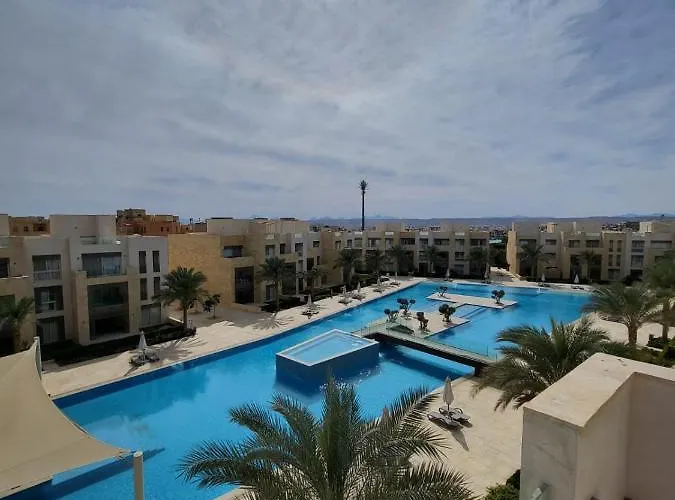 Mangroovy - 2br Marvelous Pool View Daire *