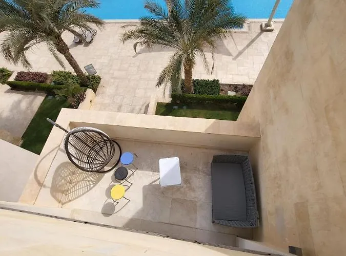 Mangroovy - 2br Marvelous Pool View Daire *