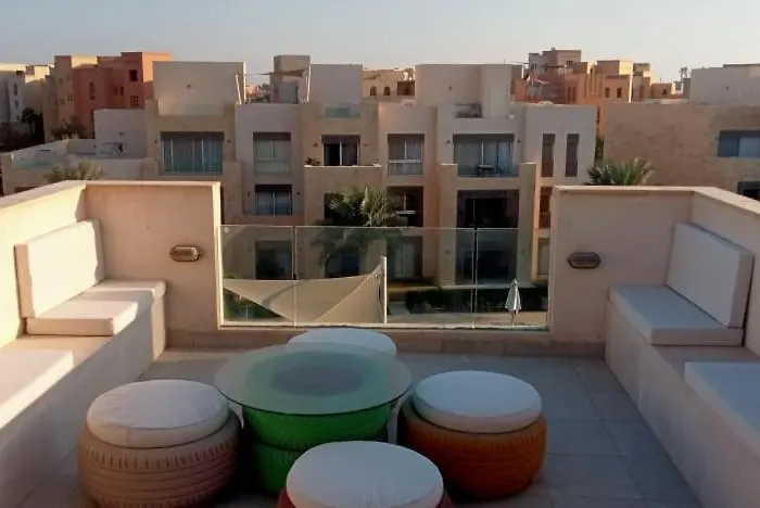 Mangroovy - 2br Marvelous Pool View Apartamento